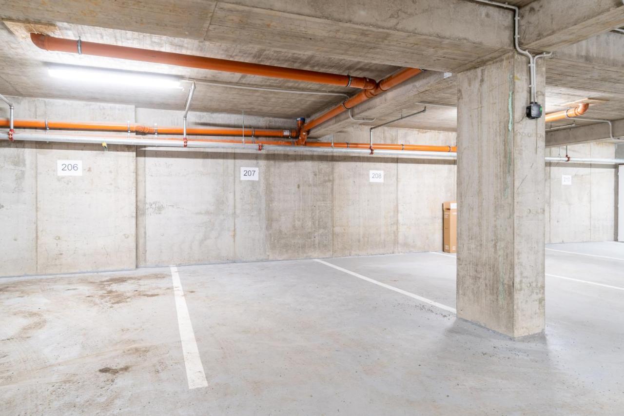 Brand New Two Room Apartment #34 With Free Secure Parking In The Center Praag Buitenkant foto